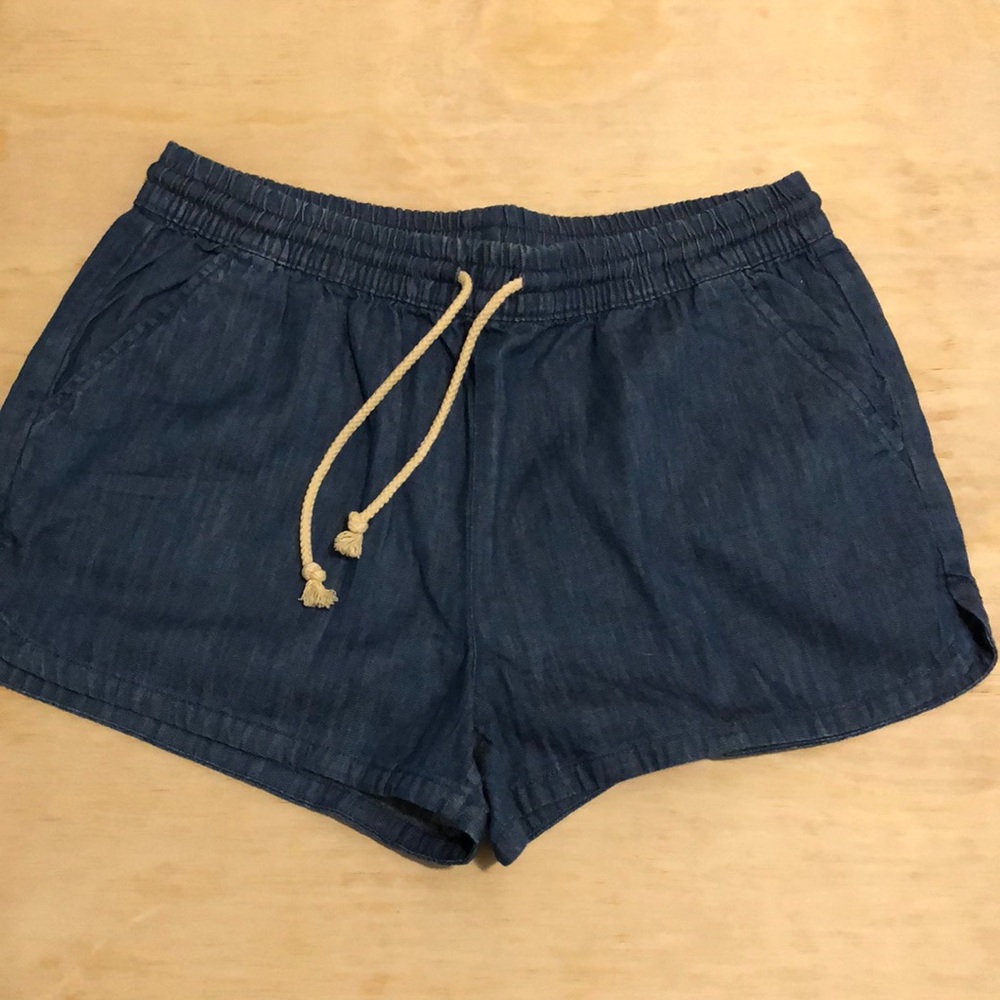 NEW WITH TAGS — American Eagle soft denim shorts with pockets.